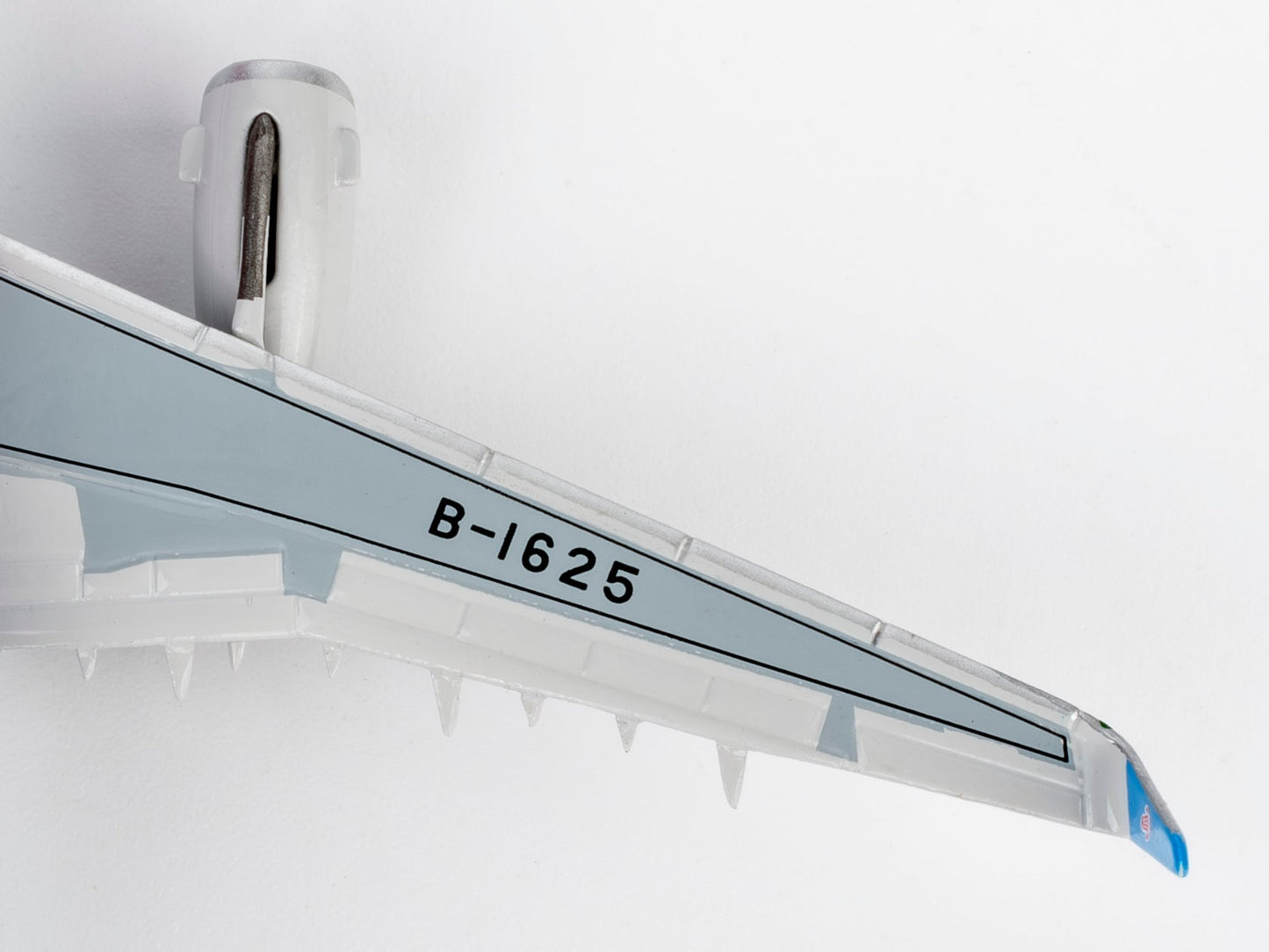 Pre-Order NG Models 24058 1:400 China Southern Airlines A321-200/w B-1625 (China International Consumer Products Expo)