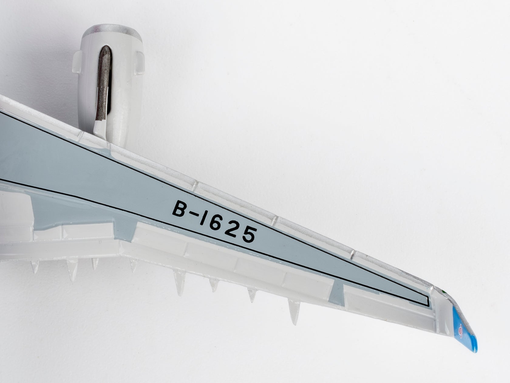 Pre-Order NG Models 24058 1:400 China Southern Airlines A321-200/w B-1625 (China International Consumer Products Expo)