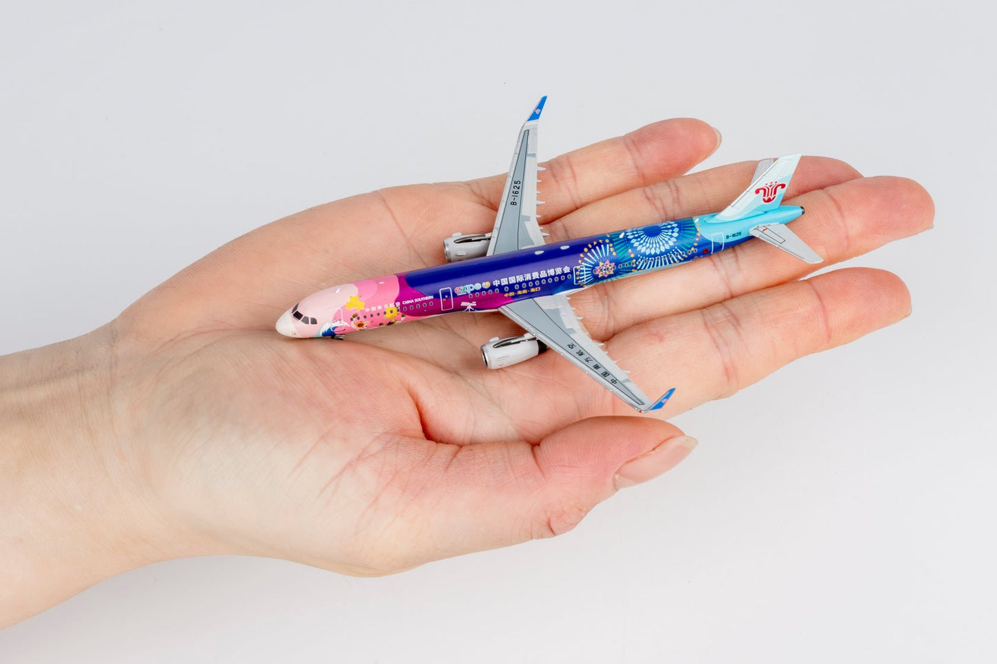 Pre-Order NG Models 24058 1:400 China Southern Airlines A321-200/w B-1625 (China International Consumer Products Expo)