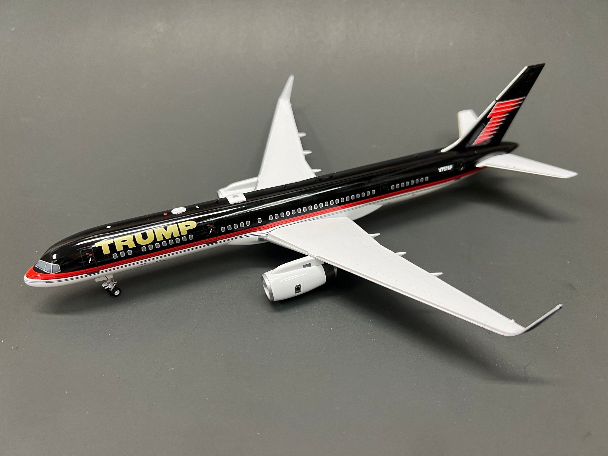 NG Models 42038 1:200 The Trump Organization 757-200 – MTS Aviation Models