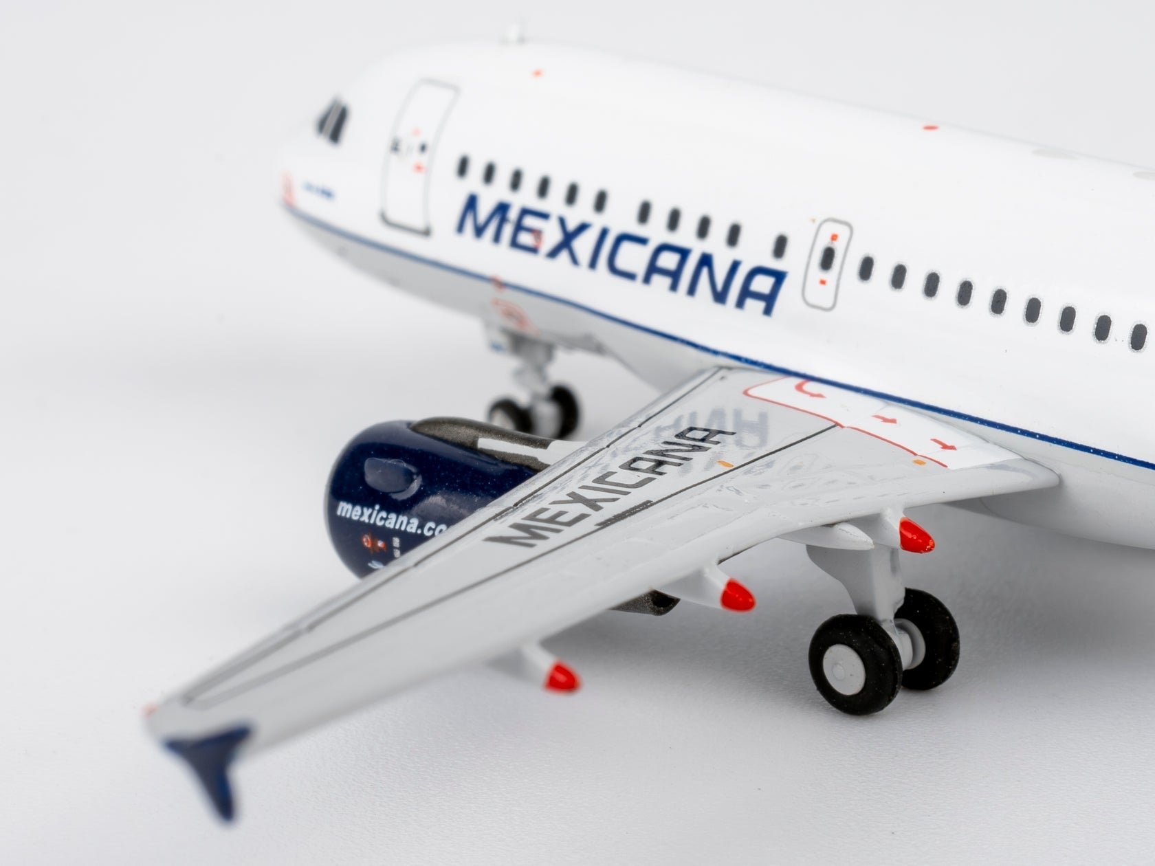 Pre-Order NG Models 48030 1:400 Mexicana A318-100 XA-UBR (old colors)