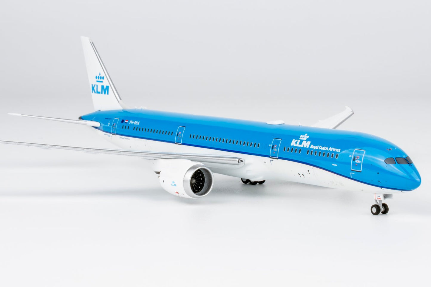 Pre-Order NG Models 55148 1:400 KLM Royal Dutch Airlines 787-9 Dreamliner PH-BHA "Carnation / Anjer" (revised colors; named "Carnation / Anjer")