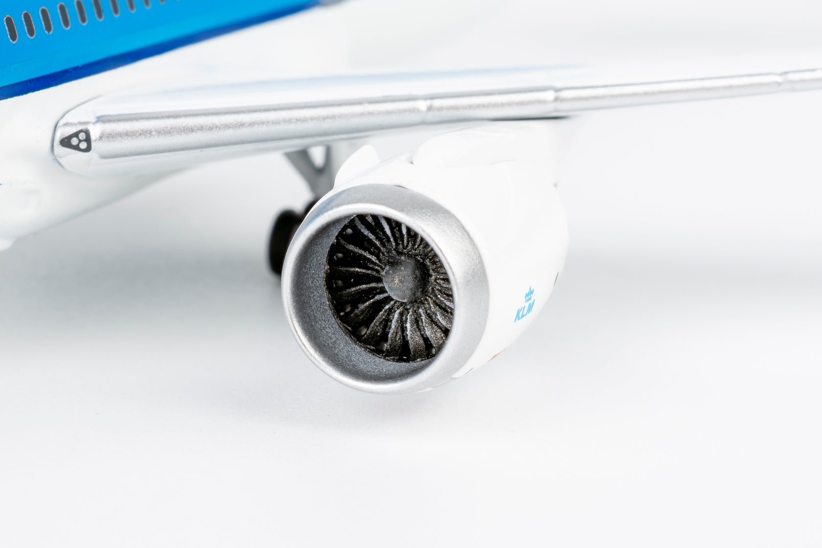 Pre-Order NG Models 55148 1:400 KLM Royal Dutch Airlines 787-9 Dreamliner PH-BHA "Carnation / Anjer" (revised colors; named "Carnation / Anjer")