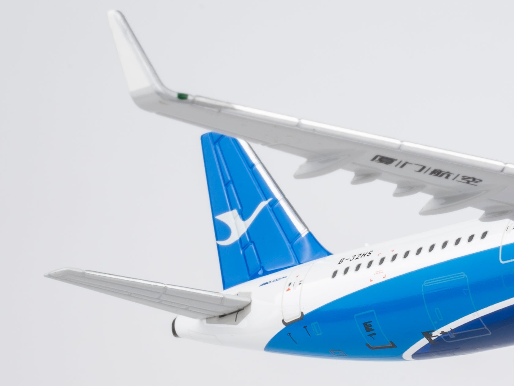 Pre-Order NG Models 64144 1:400 Xiamen Airlines A321neo B-32HS (current colors)