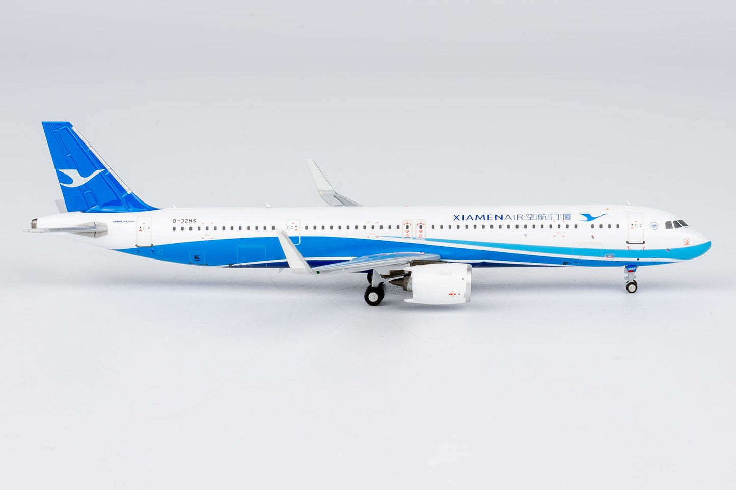 Pre-Order NG Models 64144 1:400 Xiamen Airlines A321neo B-32HS (current colors)