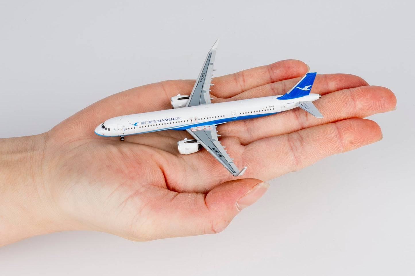 Pre-Order NG Models 64144 1:400 Xiamen Airlines A321neo B-32HS (current colors)
