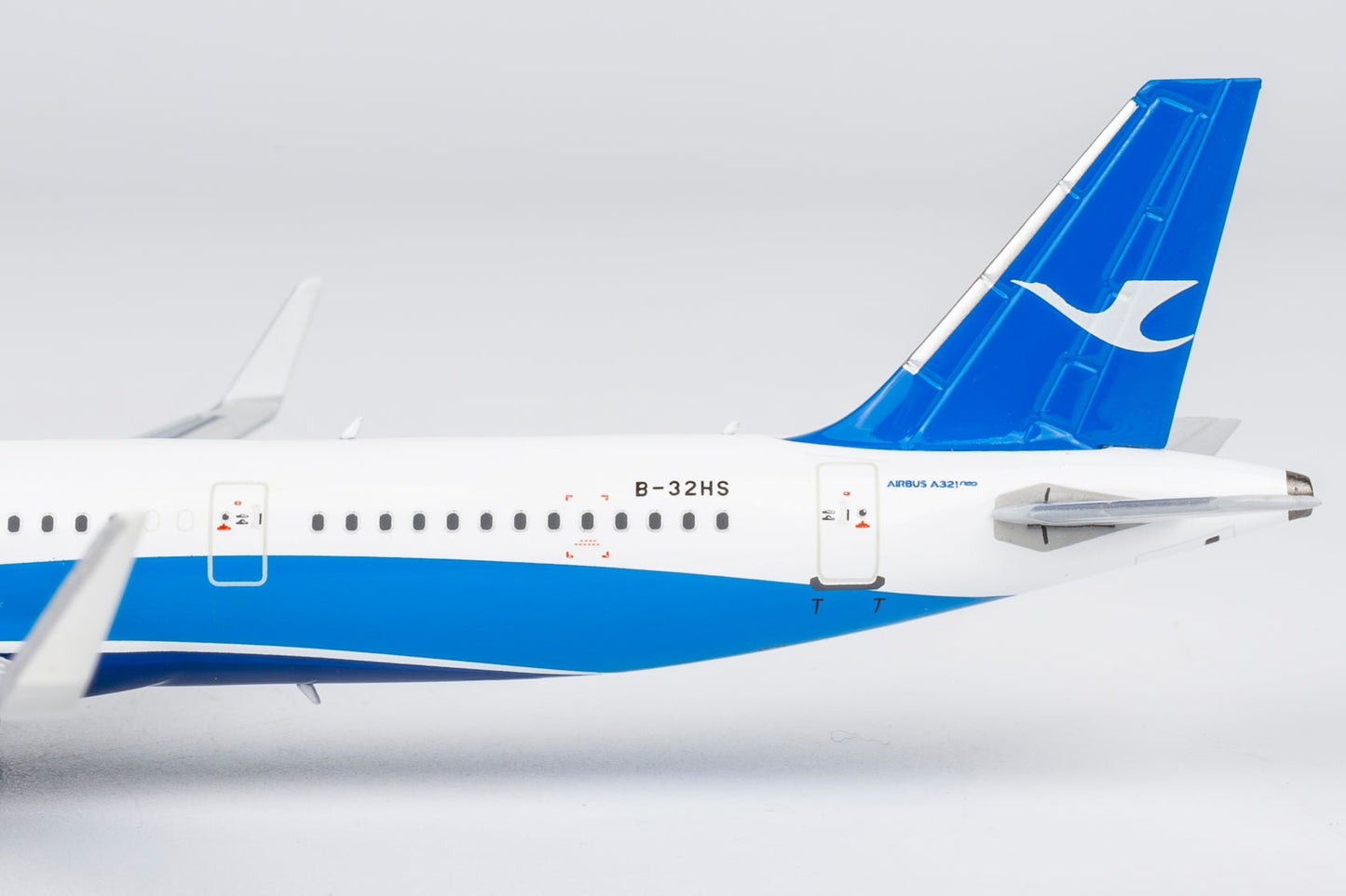 Pre-Order NG Models 64144 1:400 Xiamen Airlines A321neo B-32HS (current colors)