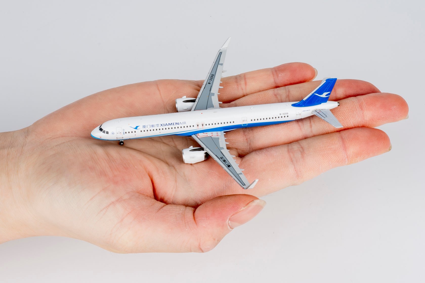 Pre-Order NG Models 64145 1:400 Xiamen Airlines A321neo B-32DQ (current colors)