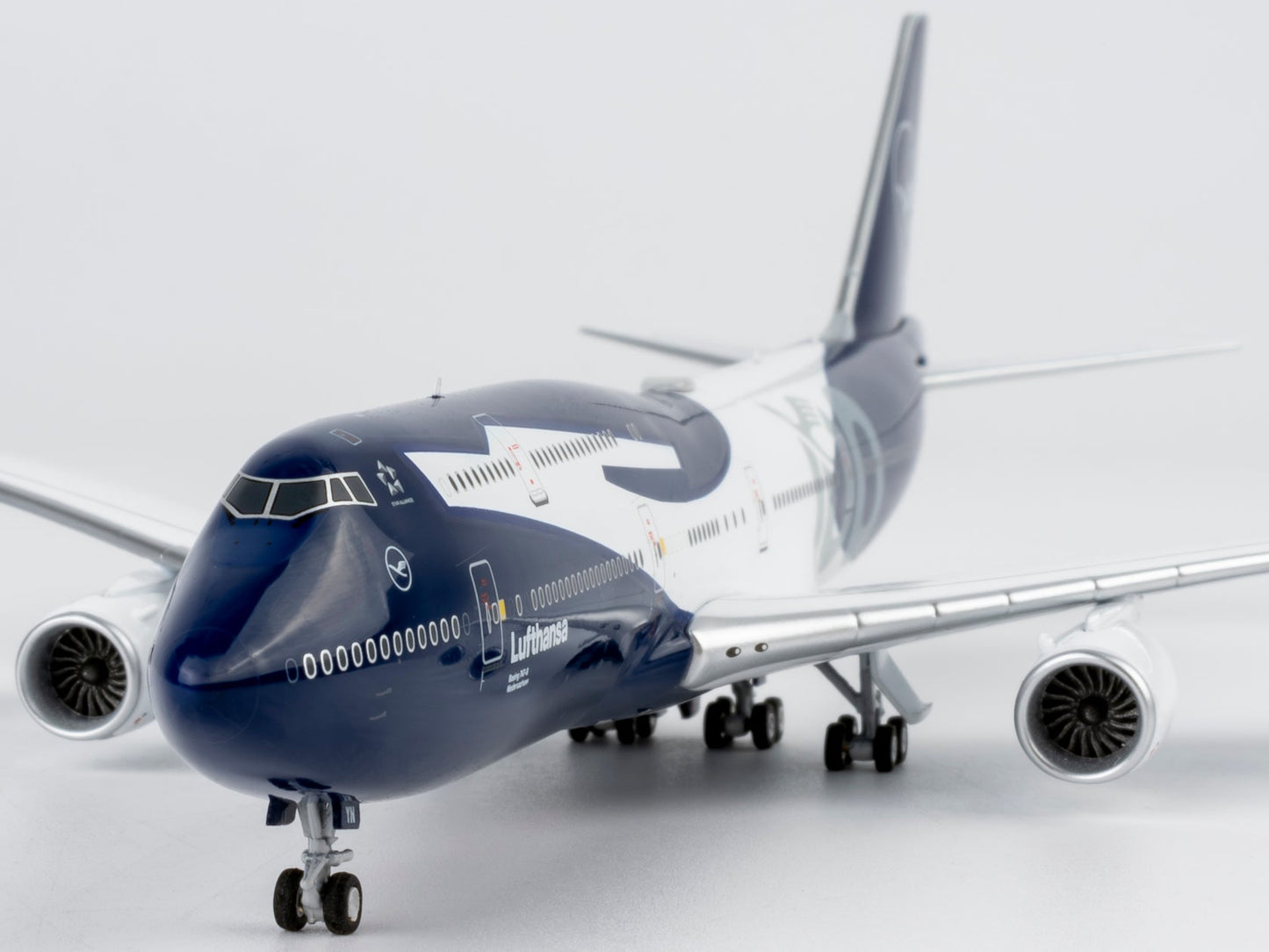 Pre-Order NG Models 78046 1:400 Lufthansa 747-8i D-ABYN (100 Years Anniversary)