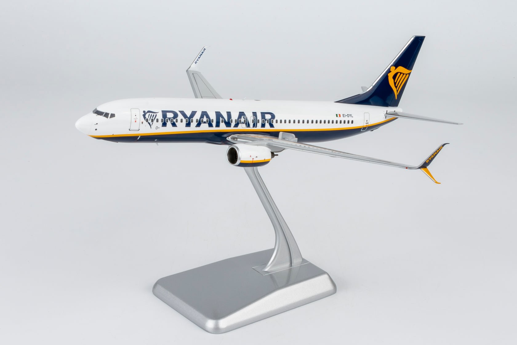 Pre-Order NG Models 8065 1:200 Ryanair 737-800 EI-DHF old colors, withtout winglets