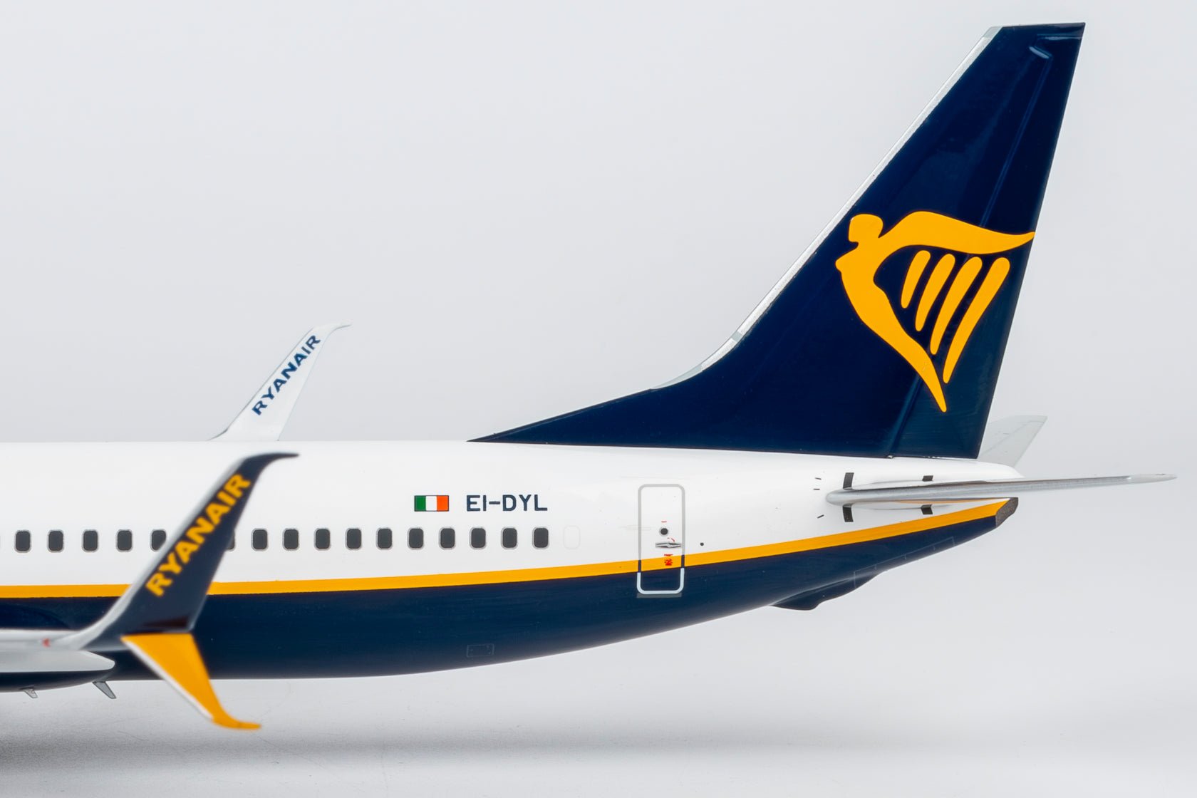 Pre-Order NG Models 8065 1:200 Ryanair 737-800 EI-DHF old colors, withtout winglets