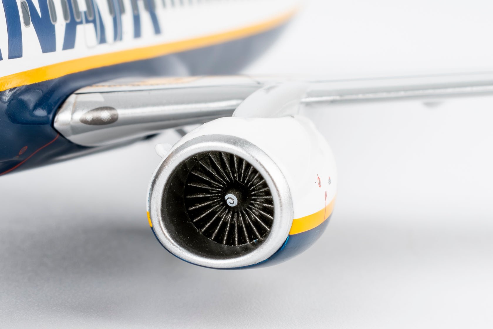 Pre-Order NG Models 8065 1:200 Ryanair 737-800 EI-DHF old colors, withtout winglets