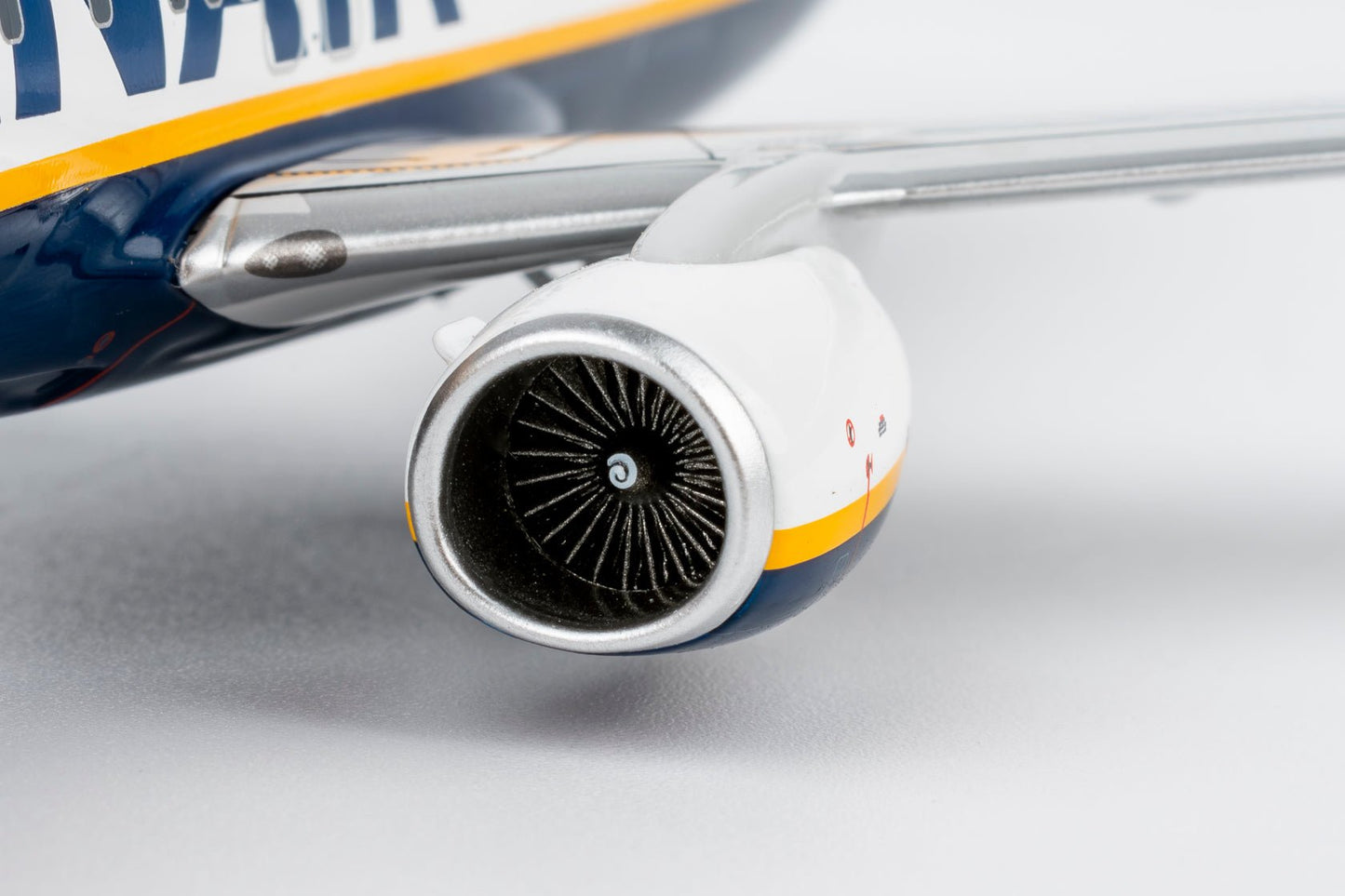 Pre-Order NG Models 8066 1:200 Ryanair 737-800/w EI-DYL current colors with scimitar winglets