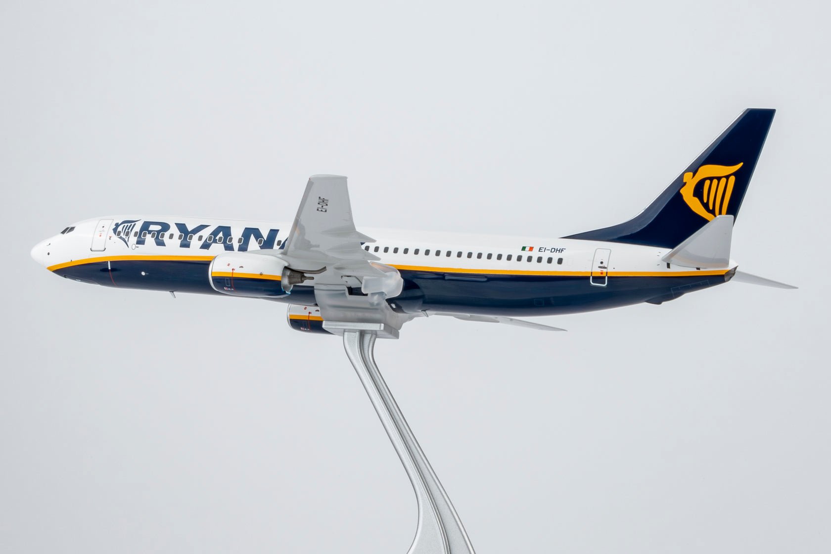 Pre-Order NG Models 8066 1:200 Ryanair 737-800/w EI-DYL current colors with scimitar winglets
