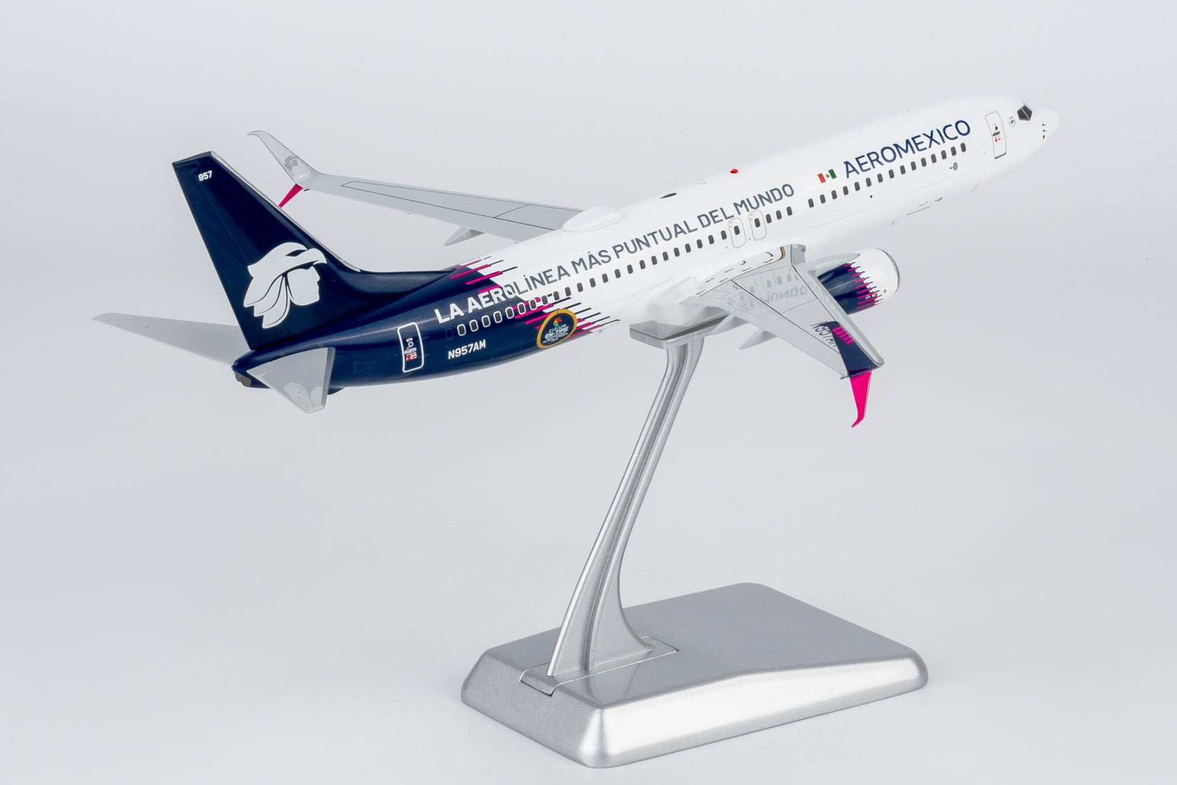 Pre-Order NG Models 8067 1:200 Aeromexico 737-800/w N957AM new paint with scimitar winglets; "La Aerolínea Más Puntual Del Mundo" titles