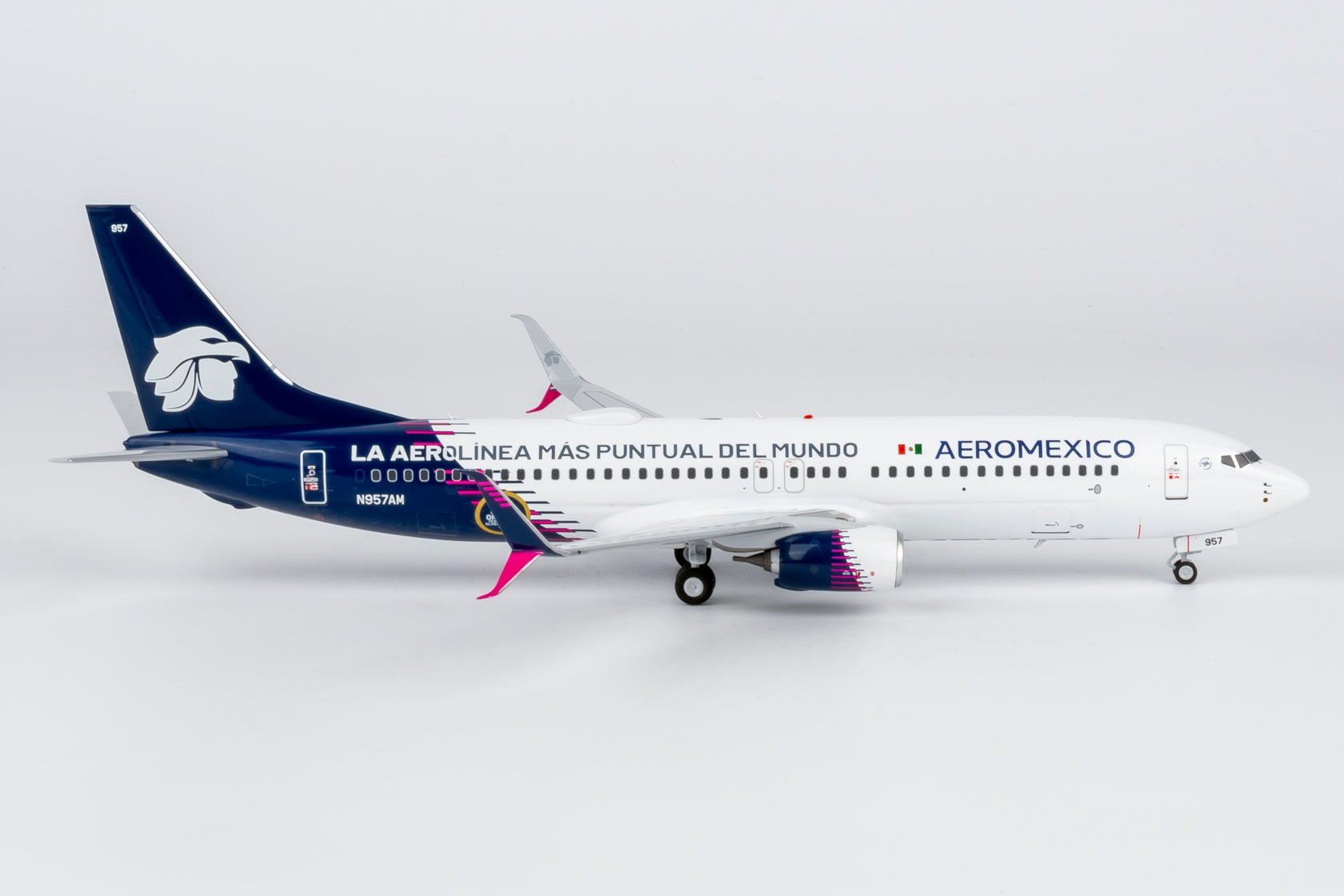 Pre-Order NG Models 8067 1:200 Aeromexico 737-800/w N957AM new paint with scimitar winglets; "La Aerolínea Más Puntual Del Mundo" titles