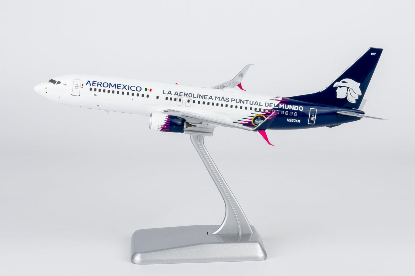 Pre-Order NG Models 8067 1:200 Aeromexico 737-800/w N957AM new paint with scimitar winglets; "La Aerolínea Más Puntual Del Mundo" titles