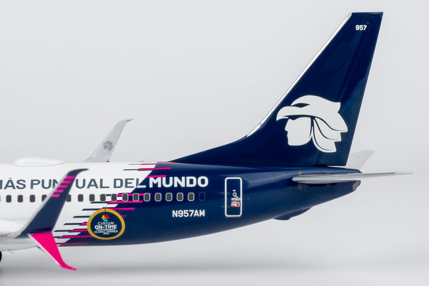 Pre-Order NG Models 8067 1:200 Aeromexico 737-800/w N957AM new paint with scimitar winglets; "La Aerolínea Más Puntual Del Mundo" titles