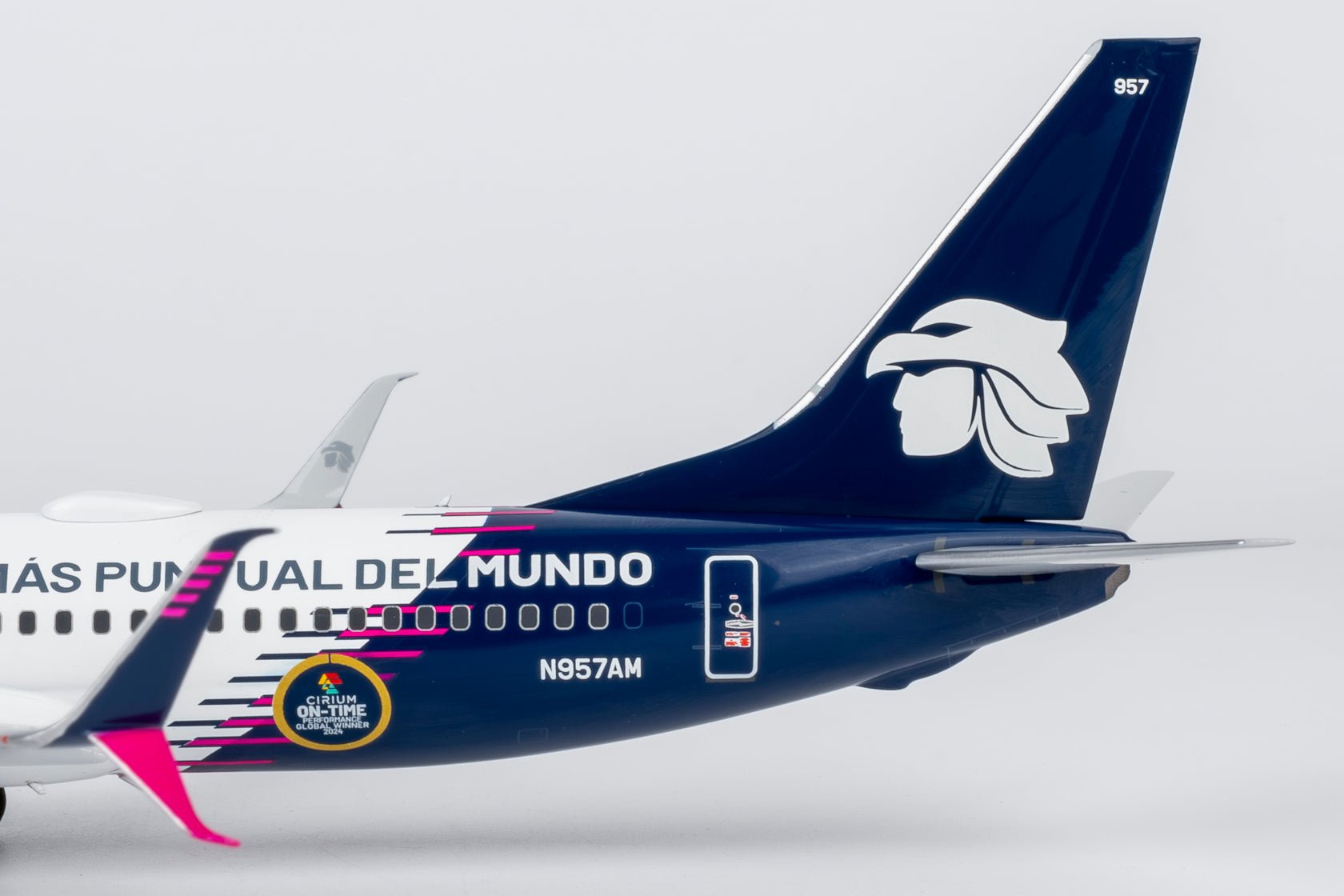 Pre-Order NG Models 8067 1:200 Aeromexico 737-800/w N957AM new paint with scimitar winglets; "La Aerolínea Más Puntual Del Mundo" titles