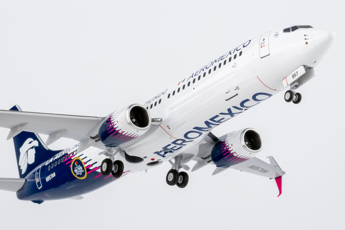 Pre-Order NG Models 8067 1:200 Aeromexico 737-800/w N957AM new paint with scimitar winglets; "La Aerolínea Más Puntual Del Mundo" titles