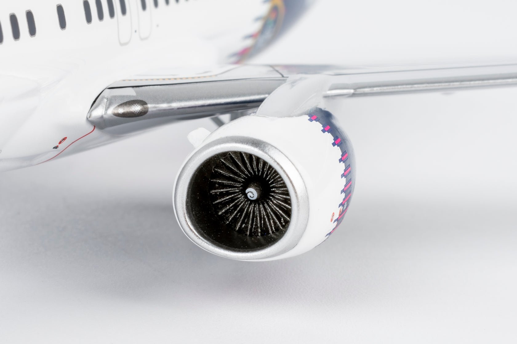 Pre-Order NG Models 8067 1:200 Aeromexico 737-800/w N957AM new paint with scimitar winglets; "La Aerolínea Más Puntual Del Mundo" titles