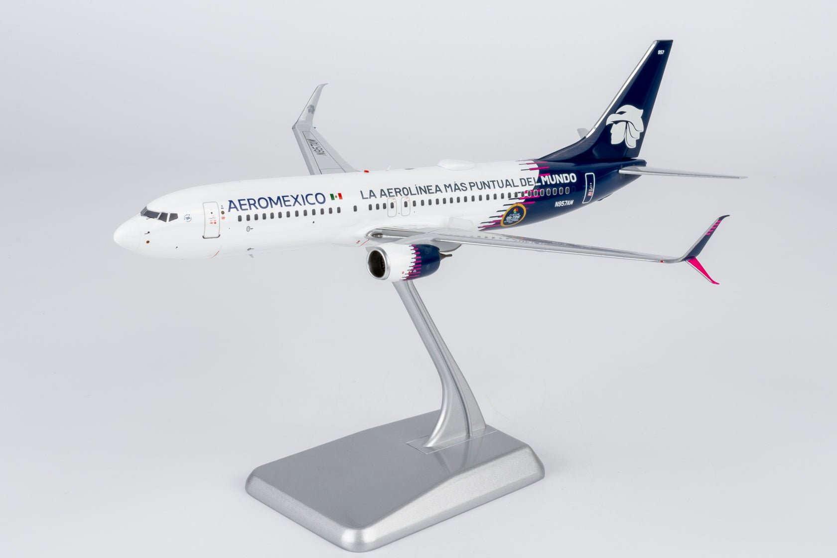 Pre-Order NG Models 8067 1:200 Aeromexico 737-800/w N957AM new paint with scimitar winglets; "La Aerolínea Más Puntual Del Mundo" titles