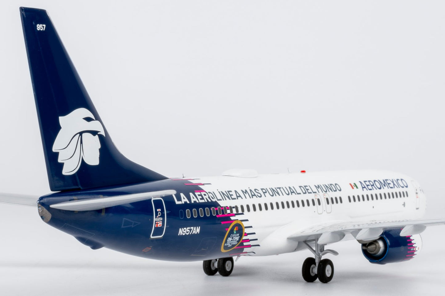 Pre-Order NG Models 8067 1:200 Aeromexico 737-800/w N957AM new paint with scimitar winglets; "La Aerolínea Más Puntual Del Mundo" titles