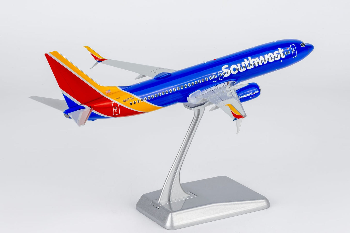 Pre-Order NG Models 8073 1:200 Southwest Airlines 737-800/w N8657B Heart livery with halogen landing lights; with scimitar winglets