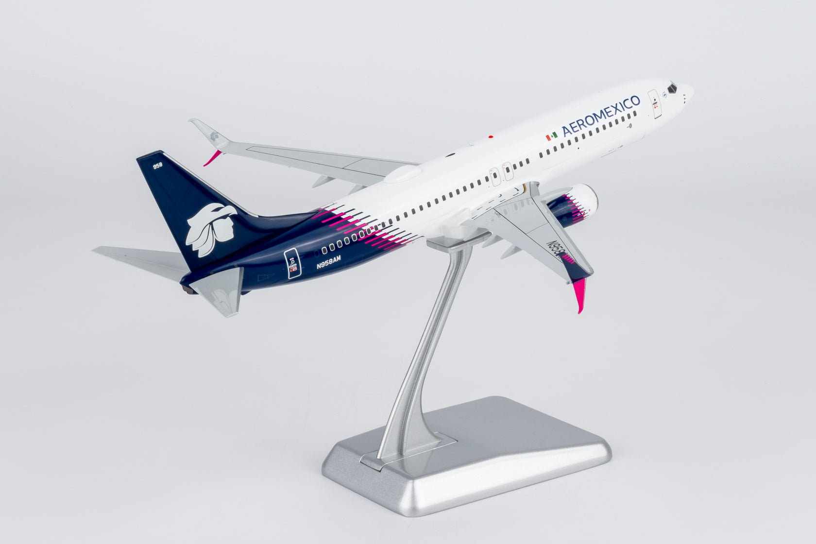 Pre-Order NG Models 8077 1:200 Aeromexico 737-800/w N958AM new paint with scimitar winglets