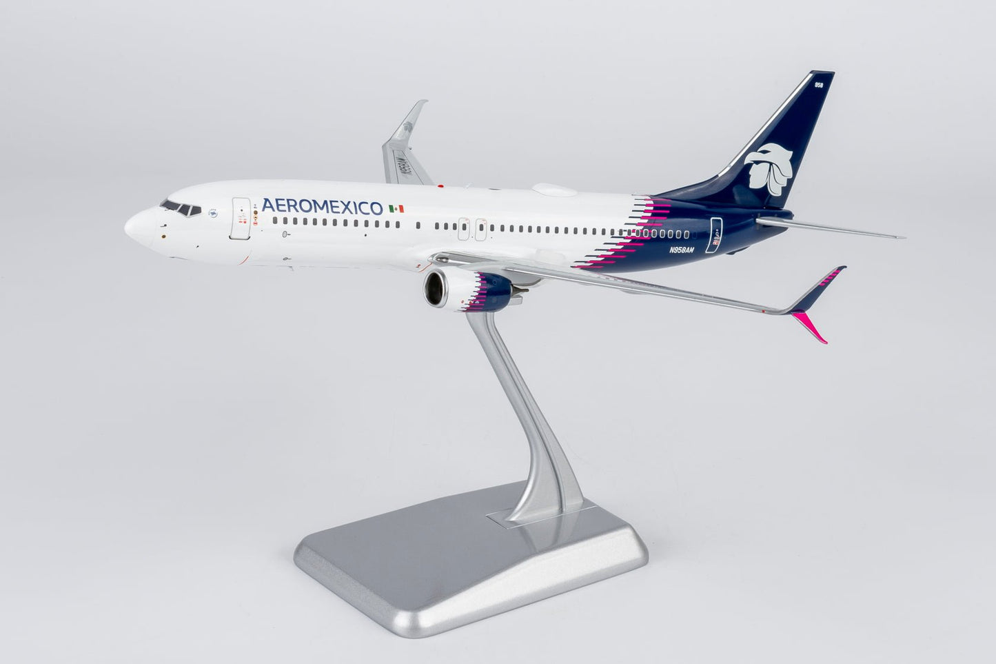 Pre-Order NG Models 8077 1:200 Aeromexico 737-800/w N958AM new paint with scimitar winglets