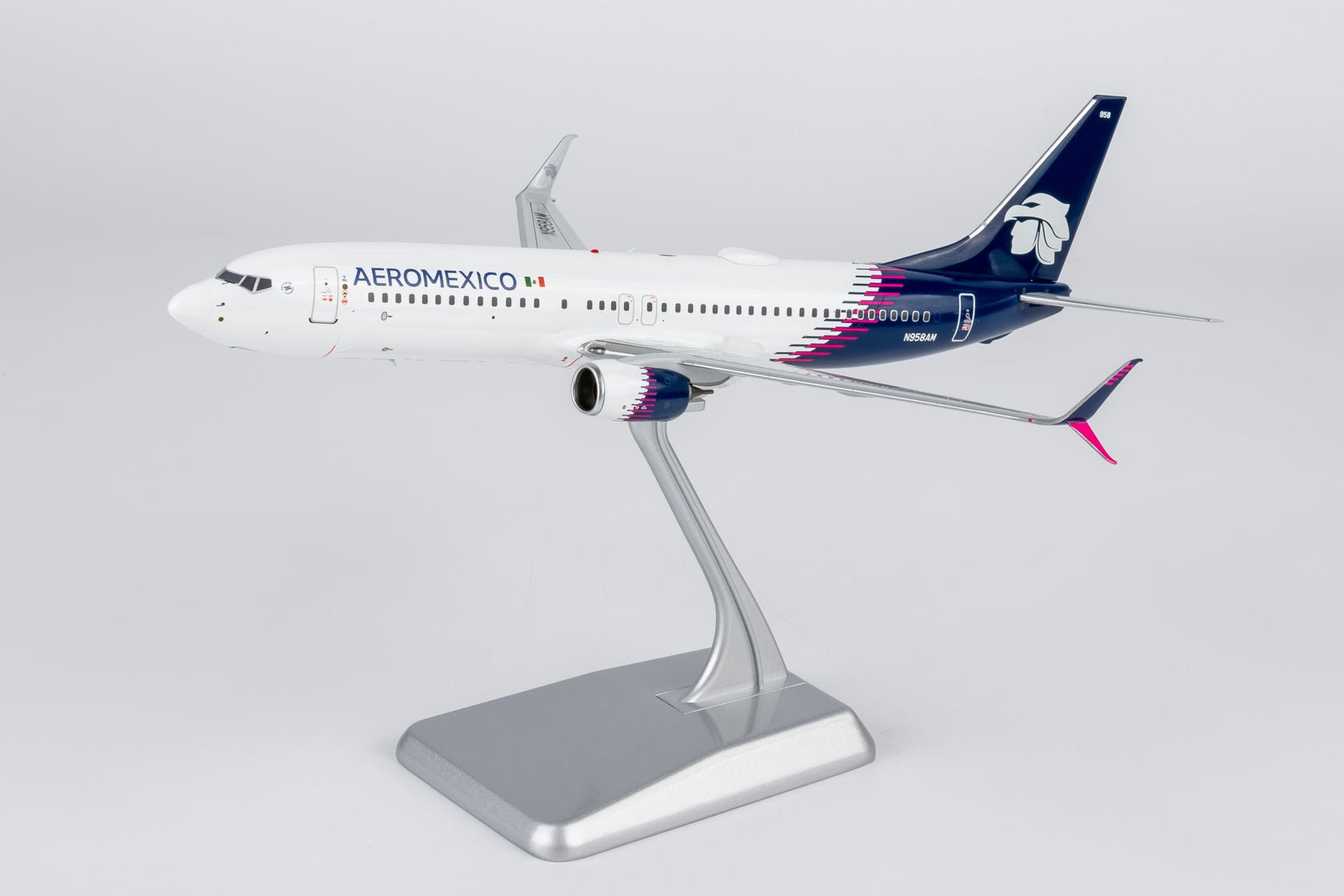 Pre-Order NG Models 8077 1:200 Aeromexico 737-800/w N958AM new paint with scimitar winglets