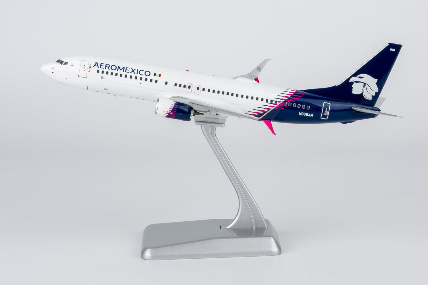 Pre-Order NG Models 8077 1:200 Aeromexico 737-800/w N958AM new paint with scimitar winglets