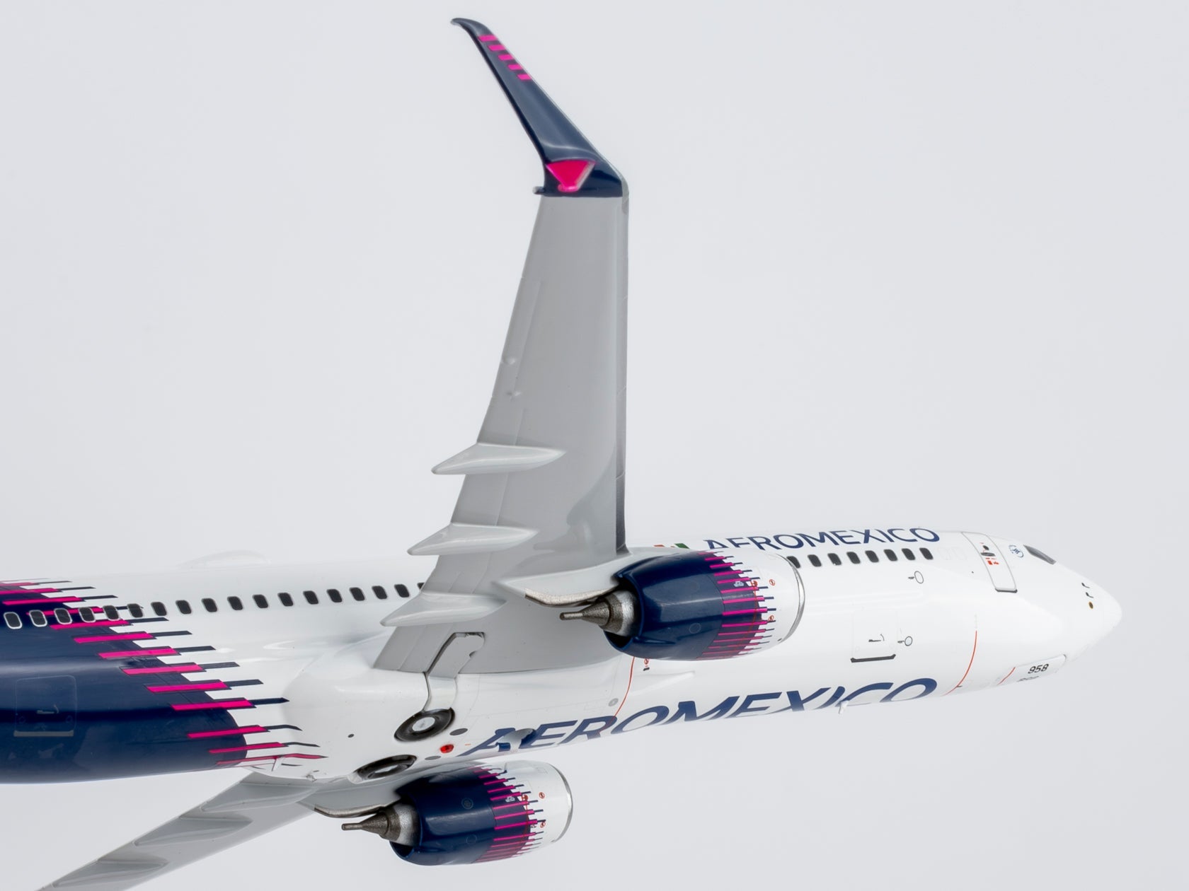Pre-Order NG Models 8077 1:200 Aeromexico 737-800/w N958AM new paint with scimitar winglets