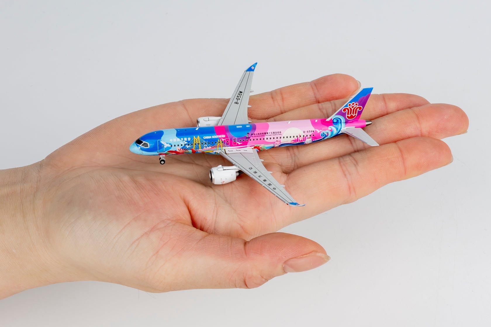 Pre-Order NG Models ULTIMATE 24187 1:400 China Southern Airlines C919 B-658W (Grand Beauty Bay Area 大美湾区号)