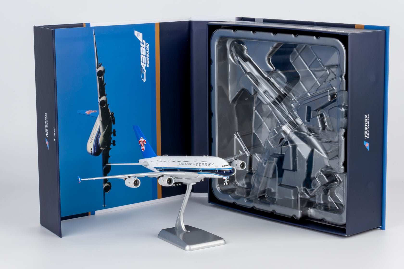 Pre-Order NG Models ULTIMATE 24625 1:400 China Southern Airlines A380-800 B-6136 (First A380 for China)