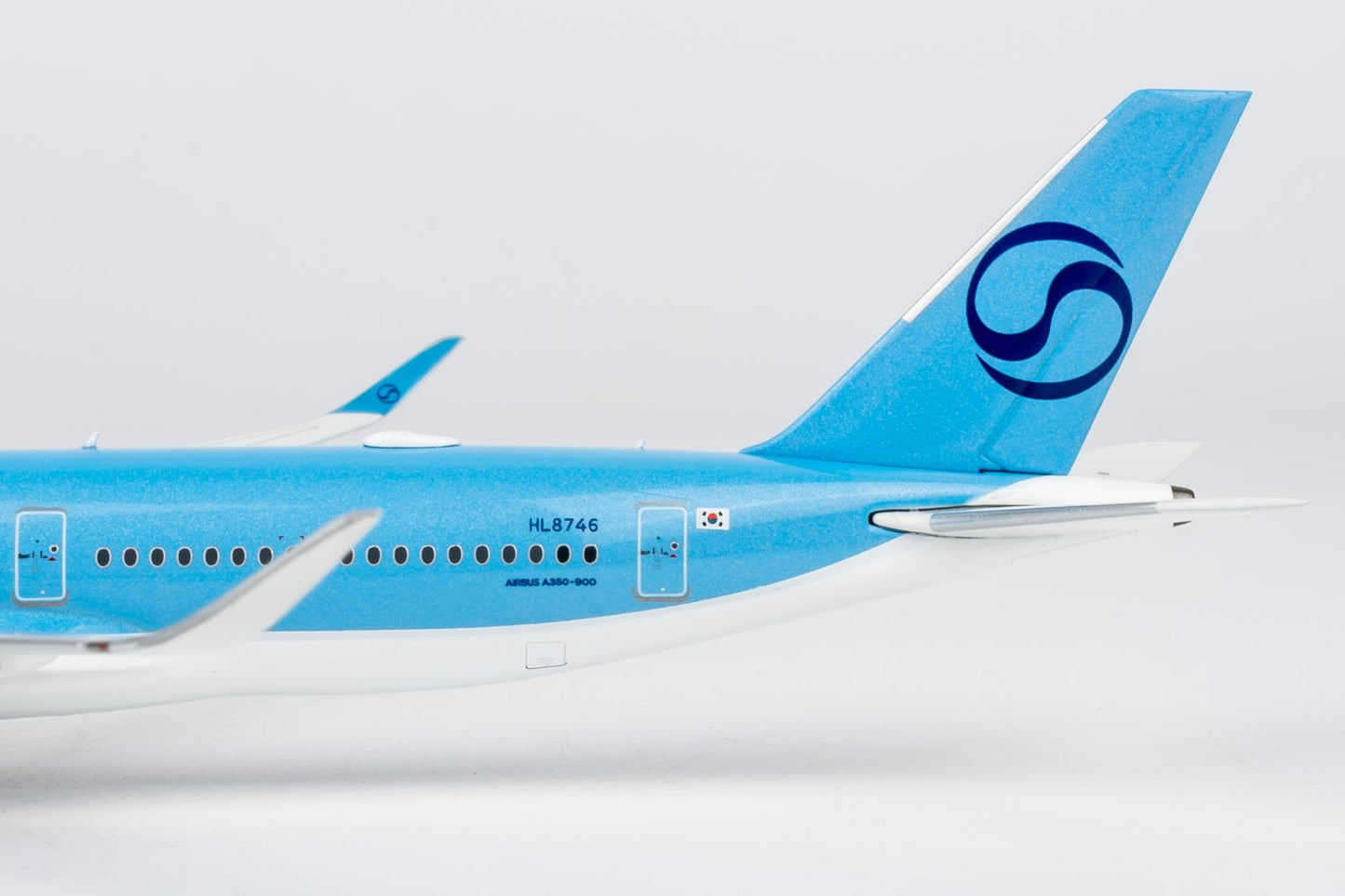 Pre-Order NG Models ULTIMATE 39127 1:400 Korean Air A350-900 HL8746 (New Livery)