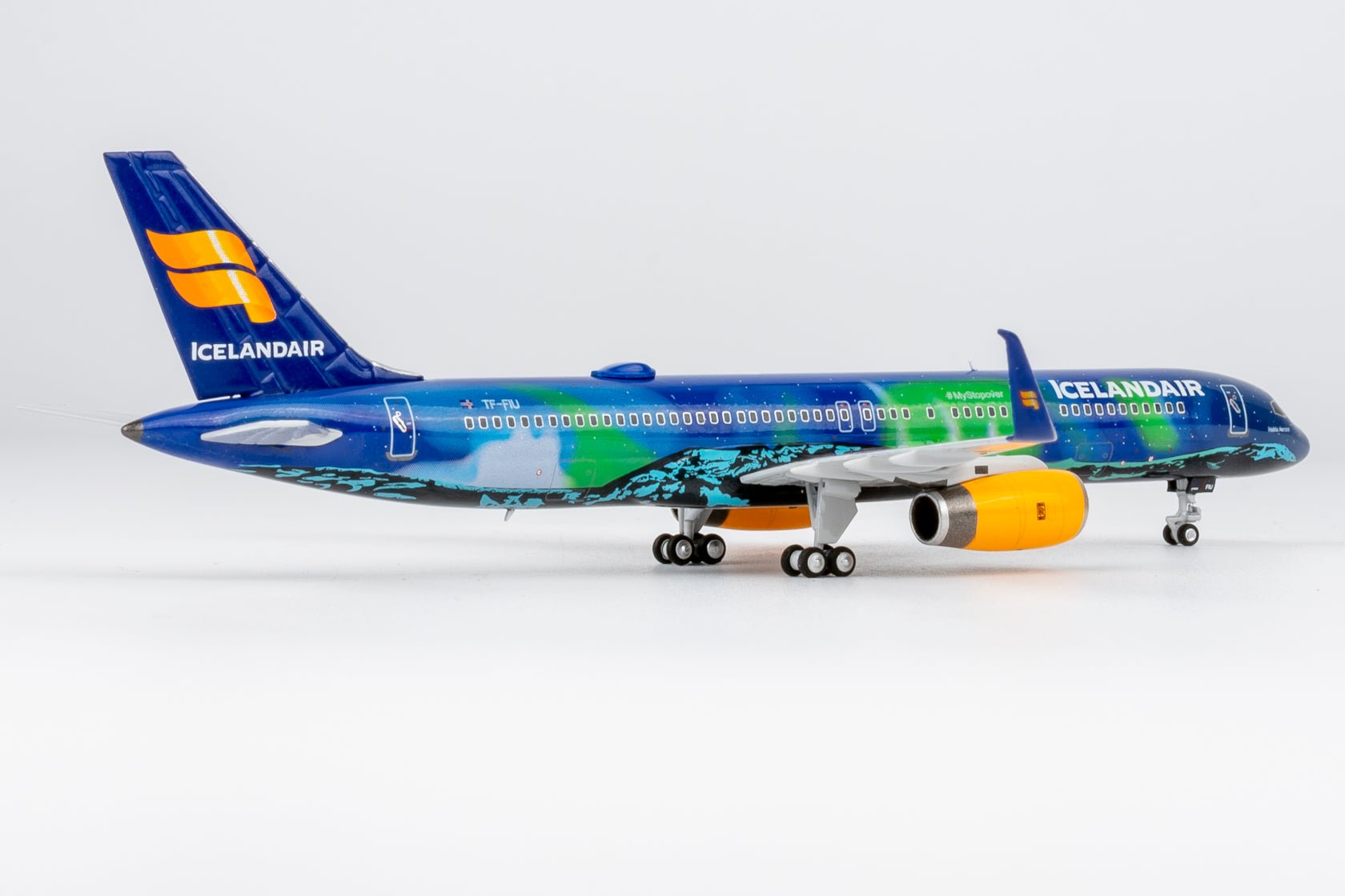 Pre-Order NG Models ULTIMATE 53211 1:400 Icelandair 757-200/w A321 TF-FIU (Aurora (Northern Lights))
