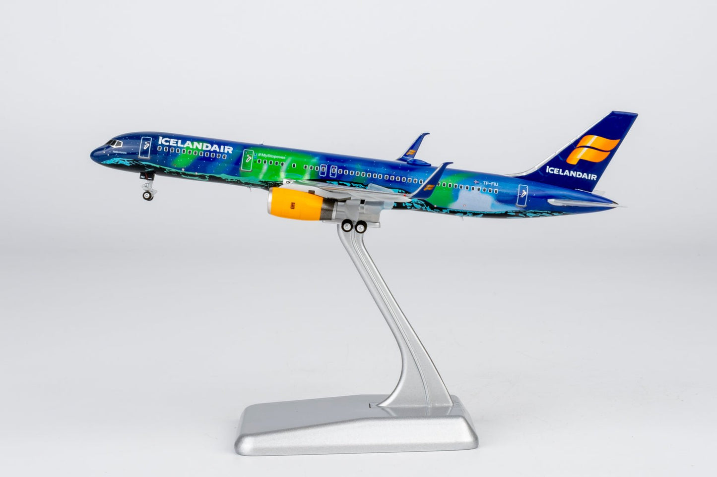 Pre-Order NG Models ULTIMATE 53211 1:400 Icelandair 757-200/w A321 TF-FIU (Aurora (Northern Lights))
