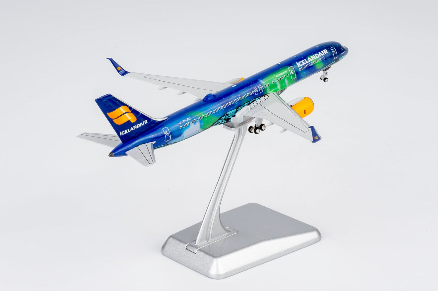 Pre-Order NG Models ULTIMATE 53211 1:400 Icelandair 757-200/w A321 TF-FIU (Aurora (Northern Lights))