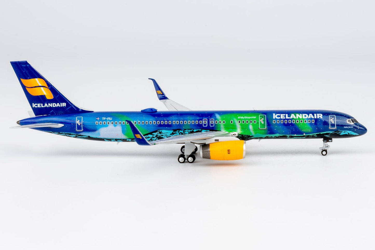 Pre-Order NG Models ULTIMATE 53211 1:400 Icelandair 757-200/w A321 TF-FIU (Aurora (Northern Lights))