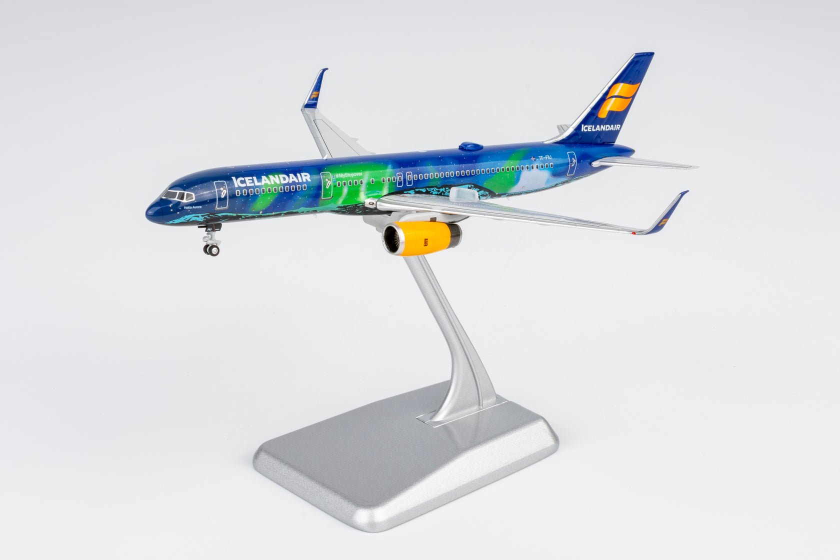 Pre-Order NG Models ULTIMATE 53211 1:400 Icelandair 757-200/w A321 TF-FIU (Aurora (Northern Lights))
