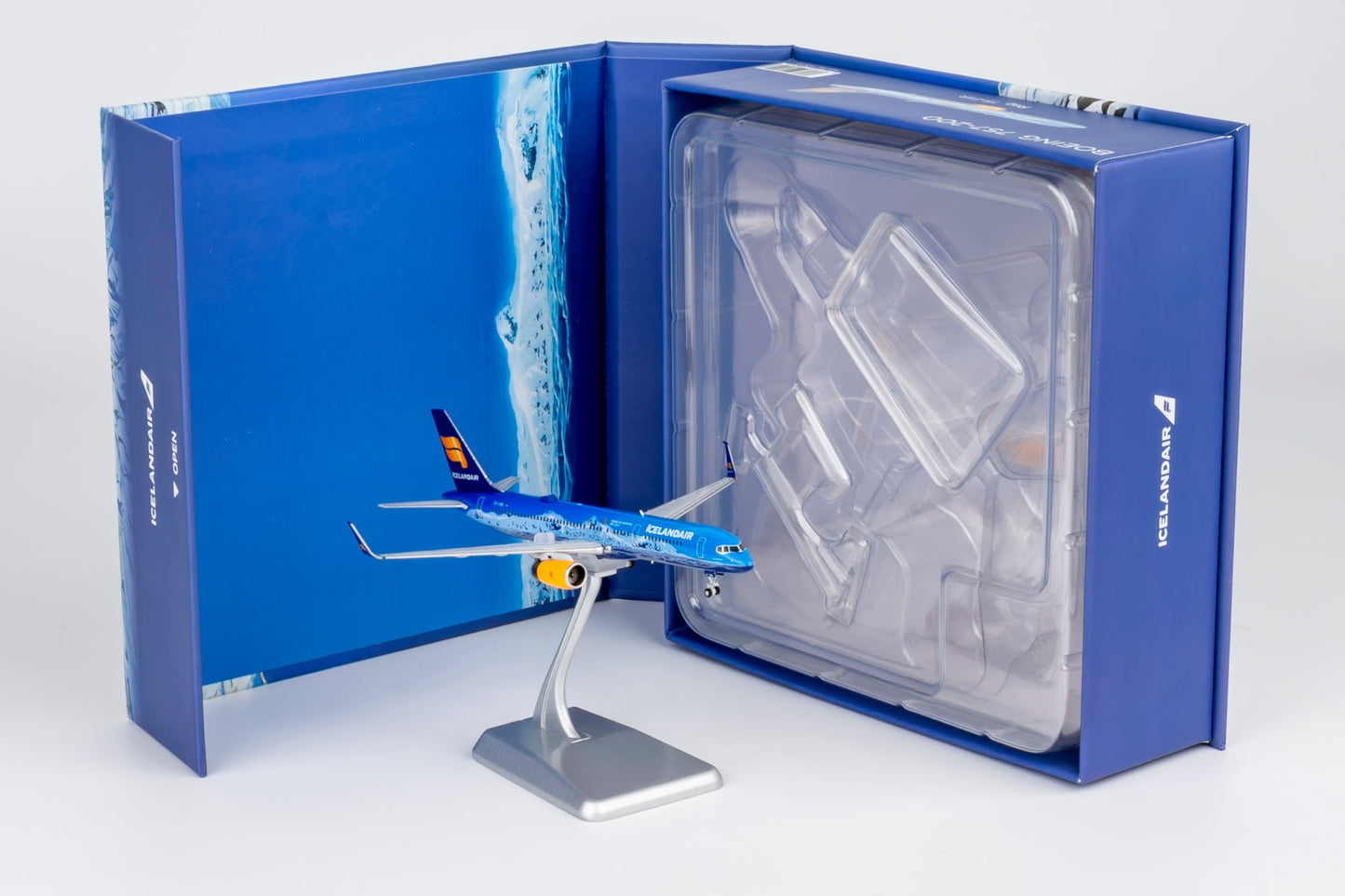 Pre-Order NG Models ULTIMATE 53212 1:400 Icelandair 757-200/w A321 TF-FIR (Vatnajökull)