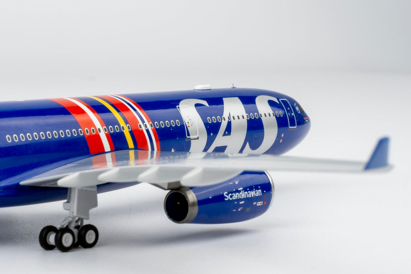 Pre-Order NG Models ULTIMATE 62088 1:400 SAS Scandinavian Airlines A330-300 LN-RKR (Celebrating 80 Years Livery)