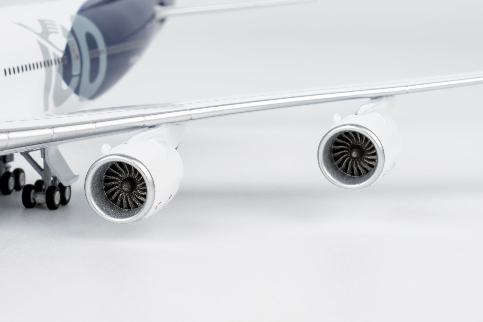 Pre-Order NG Models ULTIMATE 78045 1:400 Lufthansa 747-8i D-ABYN (100 Years Anniversary)