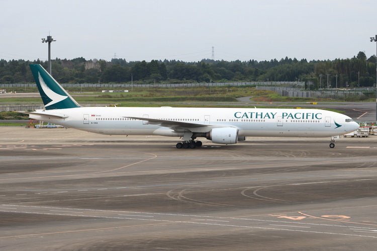 Pre - Order Phoenix 04650 1:400 Cathay Pacific B777 - 300 B - HNQ