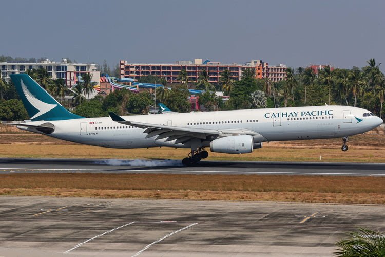 Pre - Order Phoenix 04664 1:400 Cathay Pacific A330 - 300 B - HLW