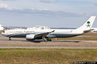 Pre - Order Phoenix 11999 1:400 Desert Wings Aviation A330 - 900neo HZ - MDA