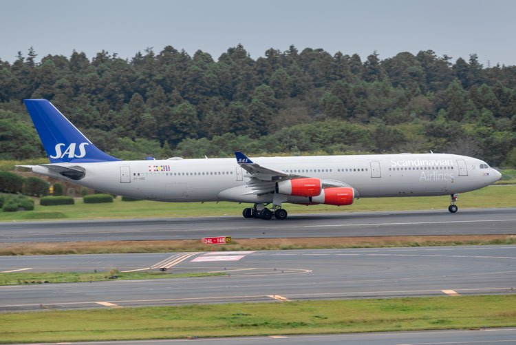 Pre - Order Phoenix 12001 1:400 SAS A340 - 300 OY - KBD