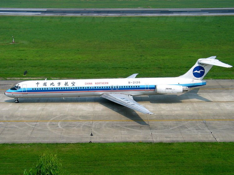 Pre - Order Phoenix 12007 1:400 China Northern Airlines MD - 82 B - 2126