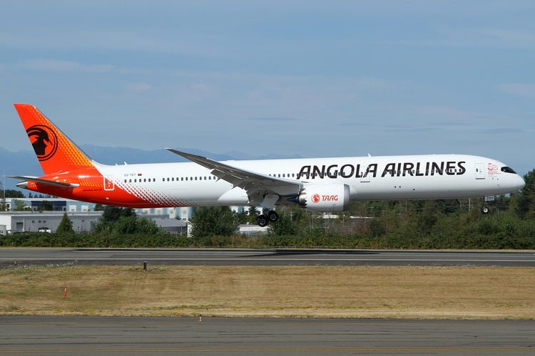 Pre - Order Phoenix 12040 1:400 TAAG Angola Airlines B787 - 10 D2 - TET